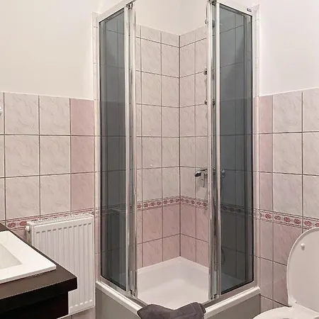 منزل للإقامة Pod Zegarem ليبا