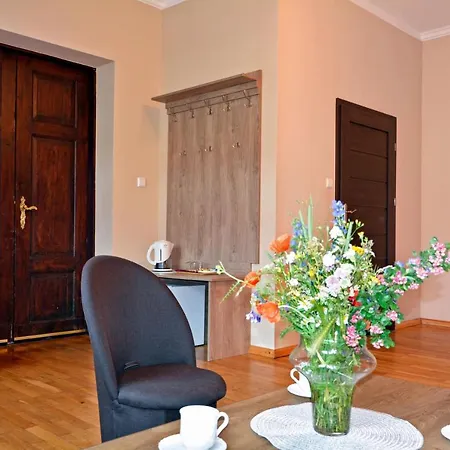 Pod Zegarem * ليبا