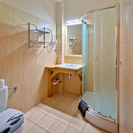 Pod Zegarem * ليبا