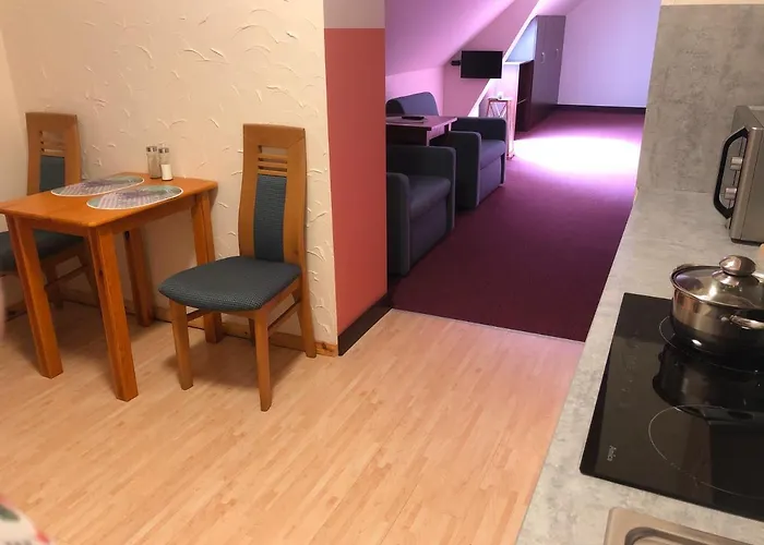 ホームステイ Pod Zegarem ウェバ