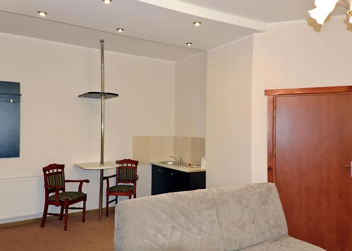 Pod Zegarem ホームステイ *