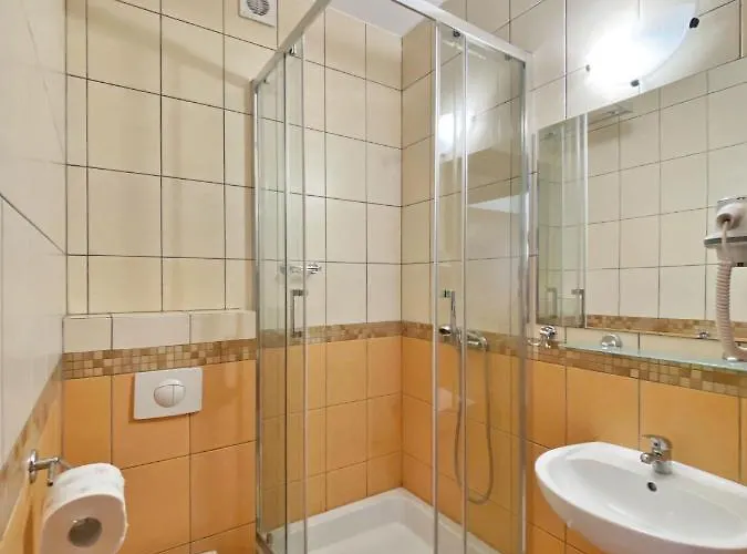 ホームステイ Pod Zegarem ウェバ