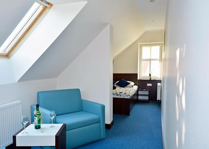 Pod Zegarem ホームステイ *